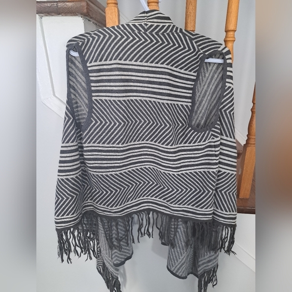 Forever 21 Shawl Size Large - Picture 4 of 4